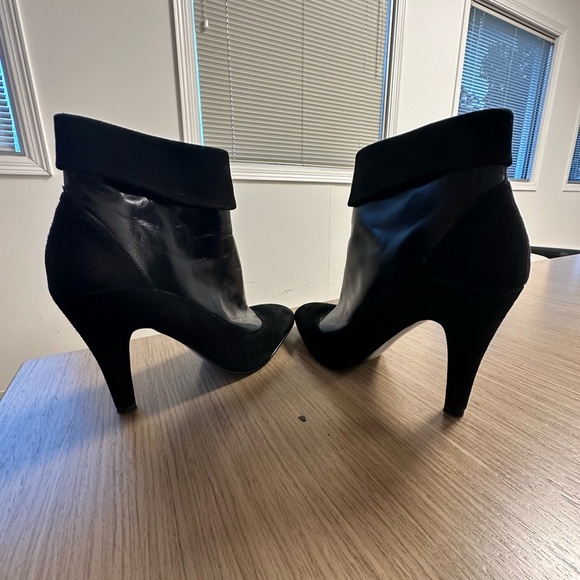 Enzo Angiolini Black Leather & Suede Gothic Feminine Ankle Booties Size 8 - Picture 2 of 8